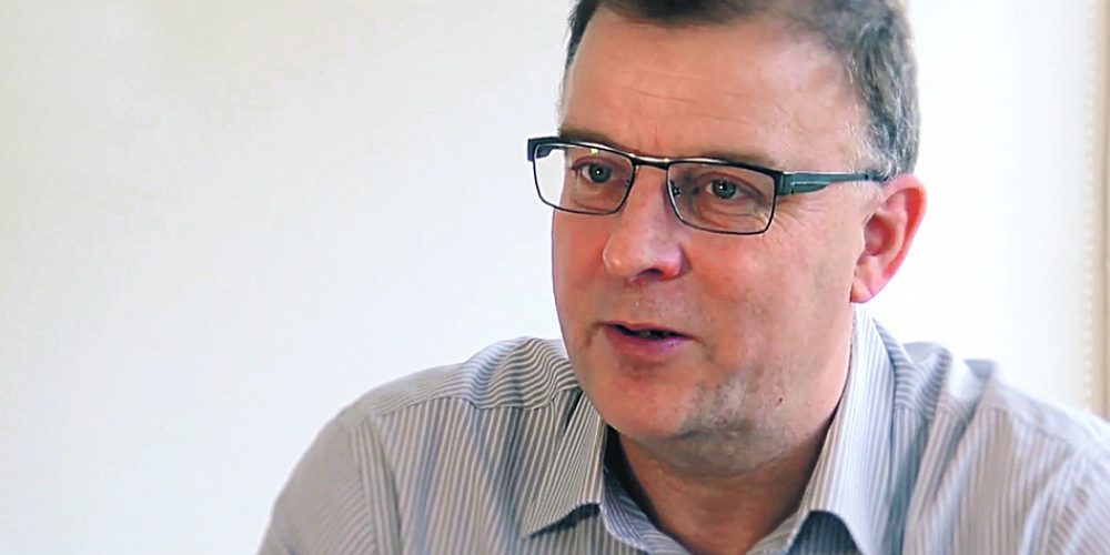 Delo – Intervju z Clive Batesom o e-cigareti